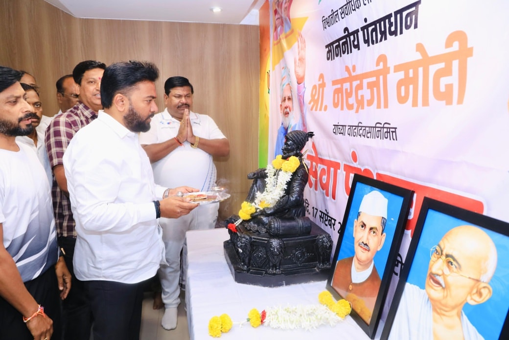 Mahatma Gandhi and Lal Bahadur Shastri